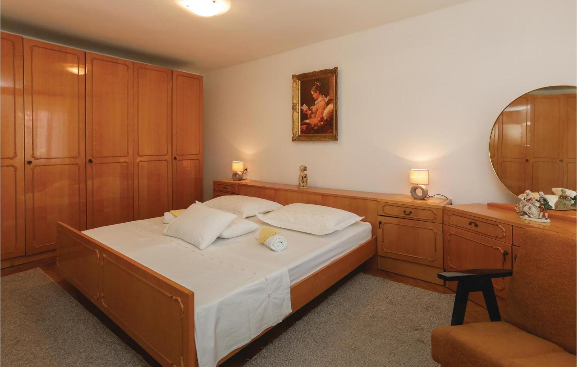 2 Bedroom Stunning Apartment In Kastel Kambelovac Kastela Exterior photo