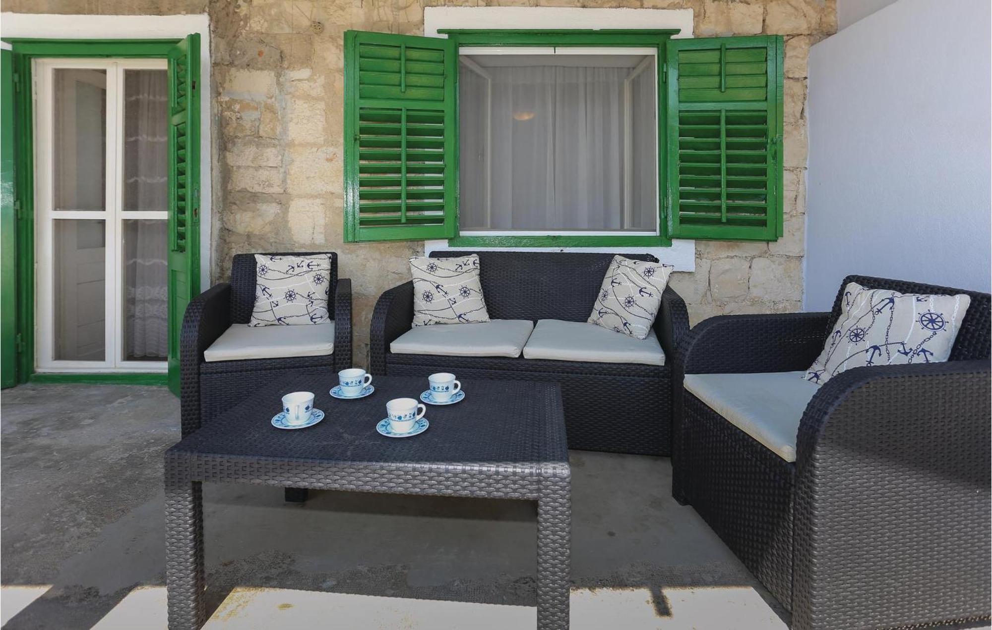 2 Bedroom Stunning Apartment In Kastel Kambelovac Kastela Exterior photo